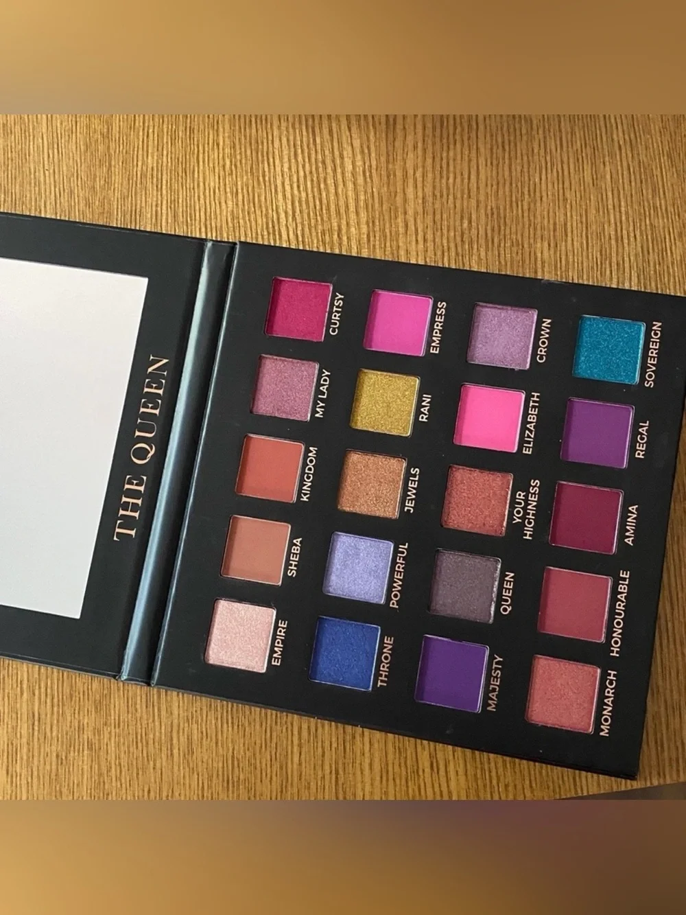 Eloise The Queen Eye Shadow Palette 20 Shades New